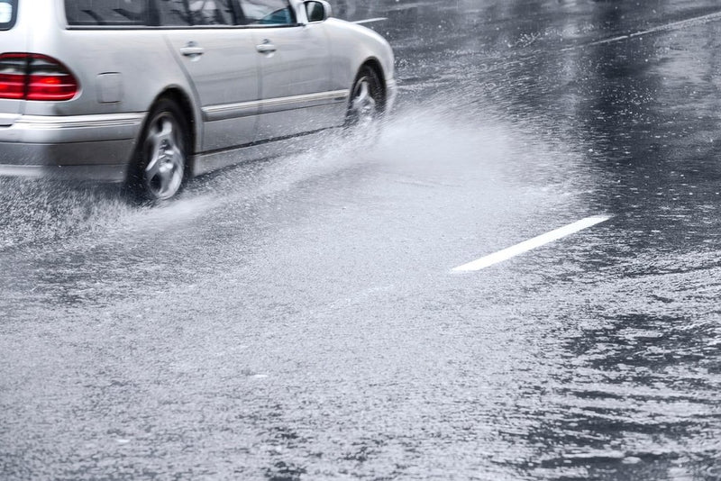 Tips : Driving in the rain!